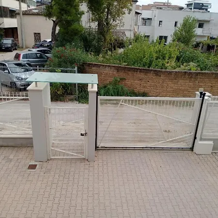 Daire Casa Leda Con Posto Auto Privato Nel Cortile E A Pochi Passi Dal Mare *